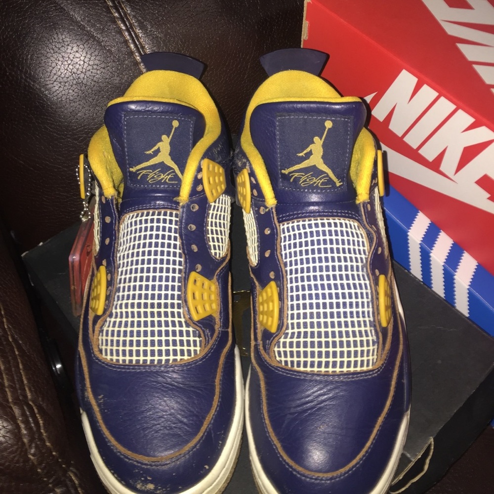 dunk from above 4’s